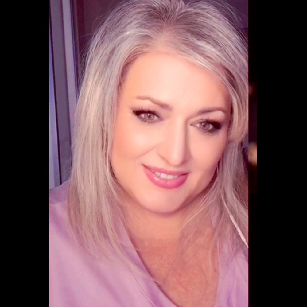 Meet your Posher, Elaine